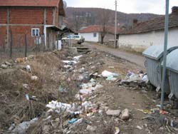 Residents of the neighborhood identified the ditch as their community’s highest priority for rehabilitation. Smelly and unsightly, the garbage-filled trench often made the nearby road impassable and created a health hazard.