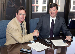 Neil Hitchcock, Chair, Safety and Health Committee, ICA and OSHA’s then-Acting Assistant Secretary, Jonathan L. Snare, sign national Alliance on November 1, 2005.