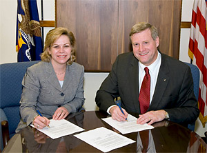 L-R Celeste Power, Executive Director, ILMA and OSHA Assistant Secretary Edwin G. Foulke, Jr. sign Alliance renewal agreement on May 23, 2006