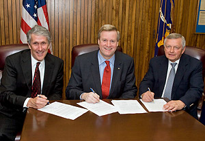 (L to R) Patrick O'Brien, Executive Director, CSDA; Edwin G. Foulke, Jr., Assistant Secretary, USDOL-OSHA; and Tom Stowell, President, CSDA; sign a national Alliance renewal agreement on March 26, 2008