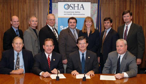 Group Photo of OSHA/NAHB signing