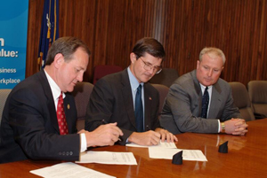 OSHA and NAHB sign Alliance on May 8, 2003
