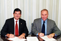 OSHA's then-Assistant Secretary, John Henshaw, and Washington Group International's Chief Operating Officer, Thomas H. Zarges, sign the Alliance (2002, December).