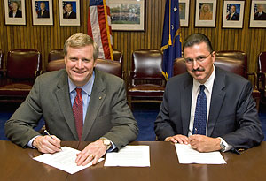 Edwin G. Foulke, Jr., Assistant Secretary, USDOL-OSHA, and Dennis Slater, President, AEM, sign a national Alliance agreement on October 1, 2007