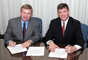 OSHA's Acting Assistant Secretary, Jonathan L. Snare and Robert D. Morrison, Divisional Vice President- Corporate Environmental, Health, Safety & Energy (GEHS&E), Abbott renew national Alliance on November 15, 2005.