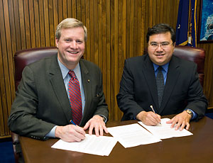 (L-R) Edwin G. Foulke, Jr., Assistant Secretary, USDOL-OSHA; Neil Hawkins, Vice President of Sustainability, The Dow Chemical Company at the national Alliance renewal signing on June 27, 2008