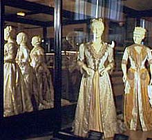 Costumes of Presidents' Wives