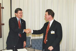 OSHA's then-Assistant Secretary, John Henshaw shakes hands with Edward Bernacki, President, ACOEM, Johns Hopkins University after the OSHA/ACOEM Alliance is signed.