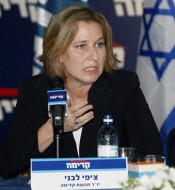 Israeli Foreign Minister Tzipi Livni addresses party members at the Kadima headquarters in Petah Tikva , 19 Sep 2008