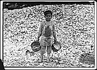 Manuel the young shrimp picker, 5 years old