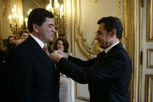 photo of Dr. Elias A. Zerhouni receiving the Légion d'honneur