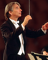 Michael Tilson Thomas conducting the San Francisco Symphony