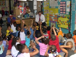 Senator Carper reads to students at Warner Elementary School Kindergarten Center