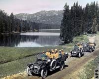 Los automóviles facilitaron el acceso de los visitantes al Parque Nacional de Yellowstone