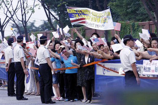 Crowds cheer and wave flags as the motorcade of President George W. Bush and Mrs. Laura Bush passes Tuesday, Aug. 5, 2008, following President Bush's arrival to Seoul. White House photo by Eric Draper