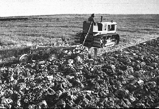 tracplwgsm.gif - old black and white photo of tractor