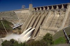 Interactive picture of Folsom Dam - Click for details