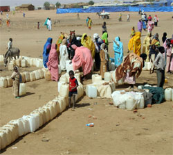 Darfur refugees line up for water at a refugee camp, north Darfur, Sudan on March 24, 2007. [© AP Images file photo]