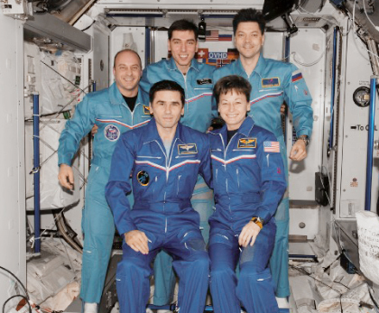 iss016e036367 -- The Expedition 16 and 17 crews