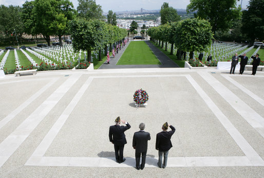 President George W. Bush is flanked by two U.S. World War II Veterans during wreath-laying ceremonies Saturday, June 14, 2008, at the Suresnes American Cemetery and Memorial in Paris. White House photo by Chris Greenberg