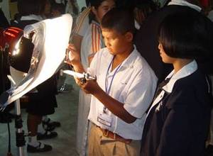 GLOBE students learning about solar car technology