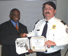 Photo of Mel Carraway, general manager for Field Operations, presented TSO Richard Pearce an 'Eagle Eye' Award.