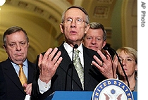 参议院多数党领袖里德及其他民主党参议员二月七号在国会