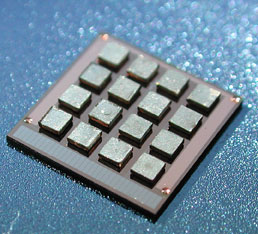 Silicon chip built by NIST researchers with 16 tiny gamma ray detectors