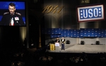PACE ATTENDS USO GALA - Click for high resolution Photo