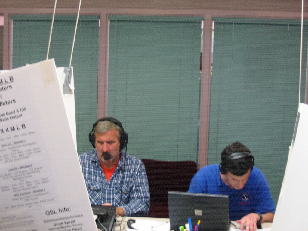 80 meter station - BEARS operator (left) & Pete Blottman (N2RFW, NWS)