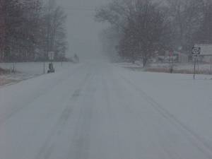 Snow scene outside of the Paducah NWS office