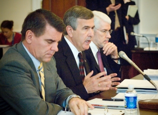 Agriculture Secretary Johanns discusses the 2007 Farm Bill with the House Agriculture Committee