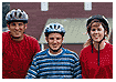 Grupo de jóvenes ciclistas