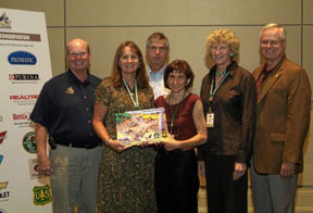 Photograph: nna Bayless Ray poses with the Answer The Call committee. Left to right: Roger Wells (QU), Donna Bayless Ray, Rex Ennis (USFS/R8), Jina Mariani (USFS/WO), Gail Tunberg (USFS/R3/USFS Answer the call Program Coordinator, Corbin Newman (USFS/WO).