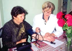 Dr. Klavdiya Kim and Proskovya Melihova demonstrate how to correctly measure blood pressure.