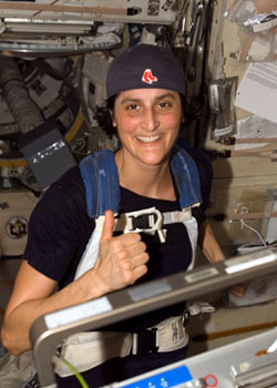 ISS014-E-19454 : Suni Williams gives thumbs up sign