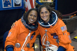 JSC2005-E-32704 : Astronauts Joan Higginbotham  and Sunita Williams