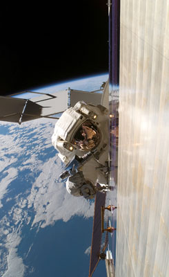 ISS014-E-13302 : Sunita Williams conducts spacewalk