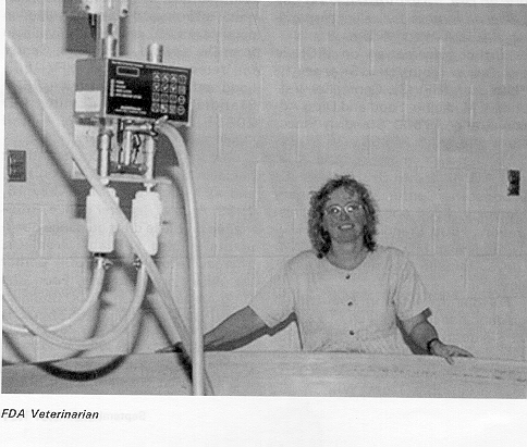 Portrait: Dr. Reimschuessel with research apparatus