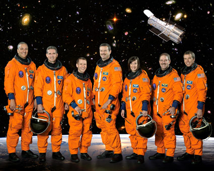STS125-S-002: STS-125 crew