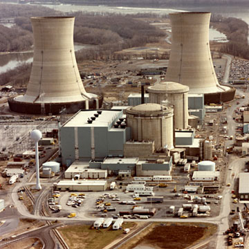 Aerial photo of the Three Mile Island power plant facility