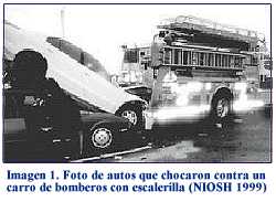 Imagen 1. Foto de autos que chocaron contra un carro de bomberos con escalerilla (NIOSH 1999)