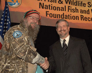 Photo of National Wildlife Refuge Association’s Volunteer of the Year for 2006, Tim Anderson, with Dale Hall, Director of USFWS.