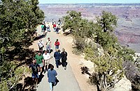 VISITORS WALKING BETWEEN MATHER POINT AND YAVAPAI OBSERVATION STATION ON THE GREENWAY, GRAND CANYON N. P. MIKE QUINN, NPS.