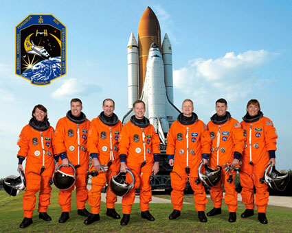 STS126-S-002: STS-126 crew