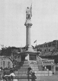 Photo of a statue of Columbus.