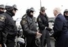 Defense Secretary Robert M. Gates thanks Charleston police officers for their assistance during a visit to Charleston, S.C., Jan. 18, 2008.  