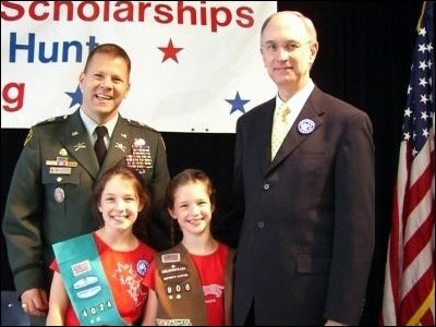 Deputy Secretary Simon visits Franklin Sherman Elementary School in McLean, Virginia, to honor our American servicemen and women for Memorial Day, and to encourage students to learn about America's history. Deputy Secretary Simon applauded students for creating the 