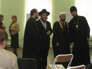 Father Grigoriy Chekmenyov, Rabbi Nison Mendl Ruppo, Imam-Khatab Marat Zhalyaletdinov, and Father Mikhail Nasonov of Kostoma discuss the day's event