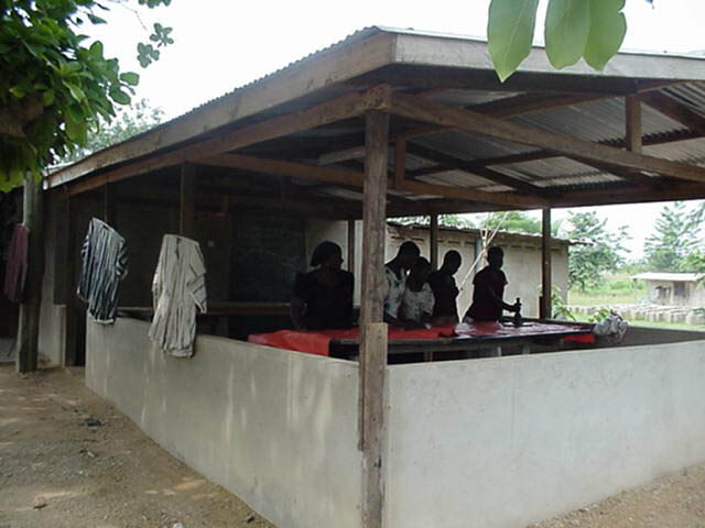 Training given in the Fiase Center workshop. [Photo by Peace Nunoo, U.S. Embassy Accra 2003]